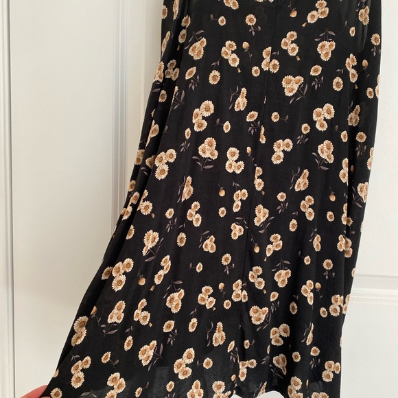 Brandy Melville | Floral tunic/mini dress - Picture 3 of 10